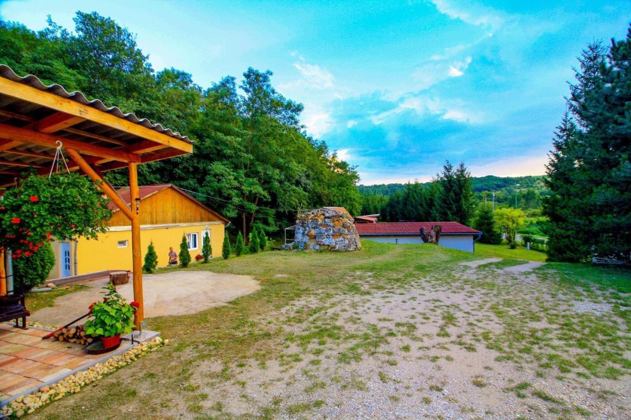 Horváth Vendégház Monosbel Exterior foto
