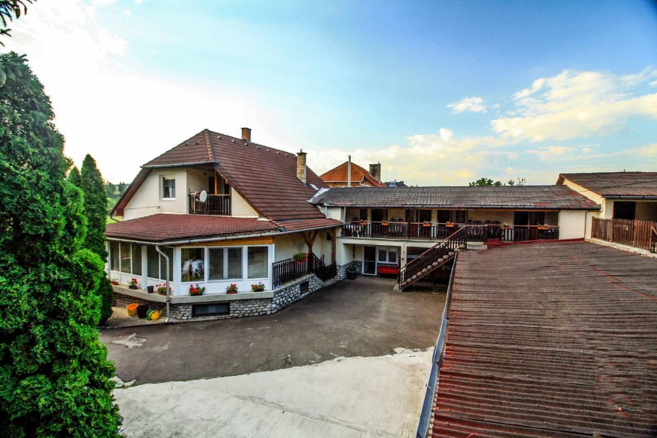 Horváth Vendégház Monosbel Exterior foto